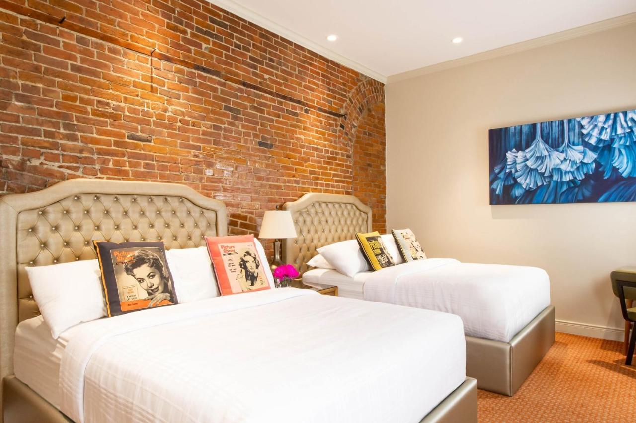 Retro Suites Hotel Chatham-Kent Exterior photo