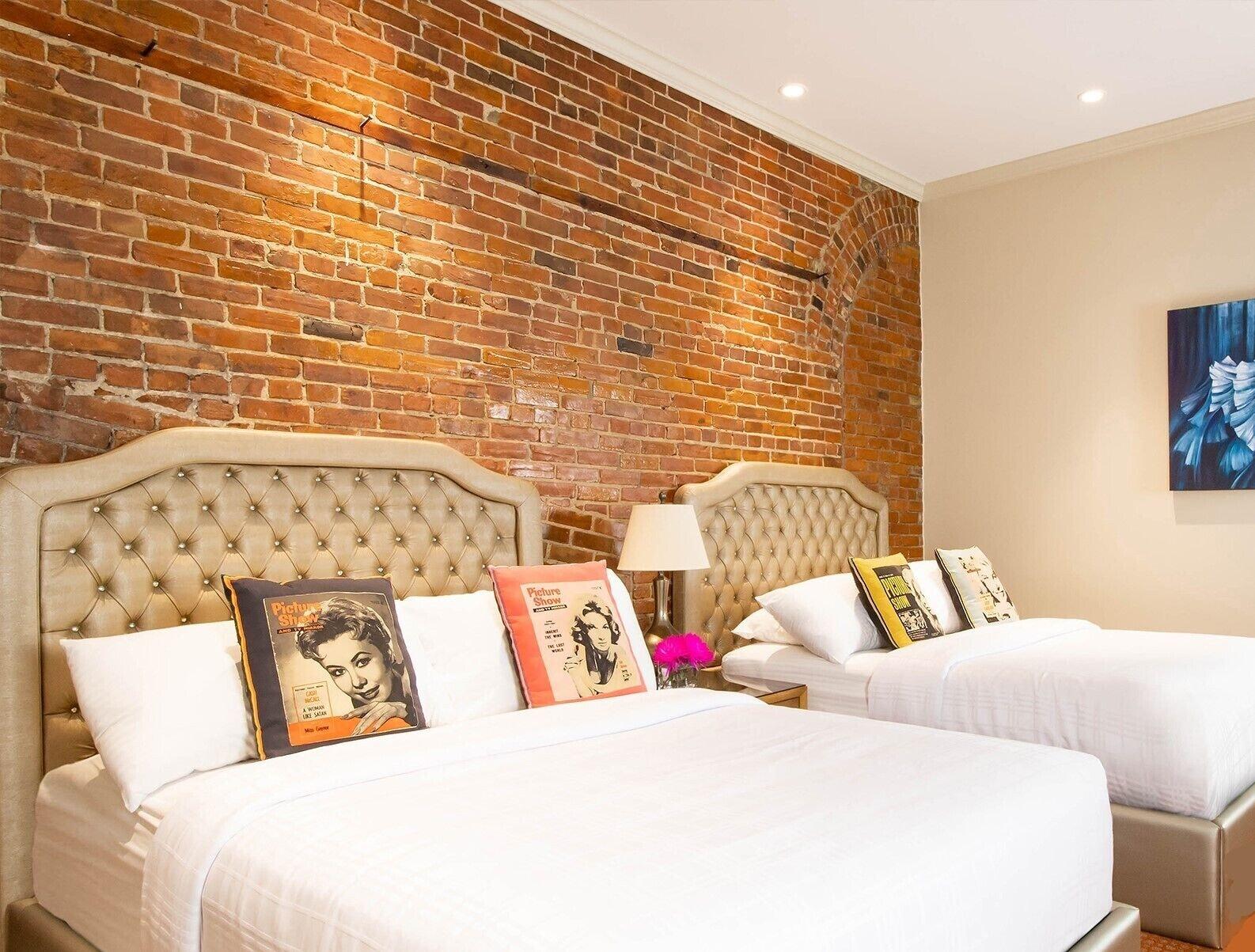 Retro Suites Hotel Chatham-Kent Exterior photo